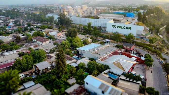 Muro gigante en puente alto