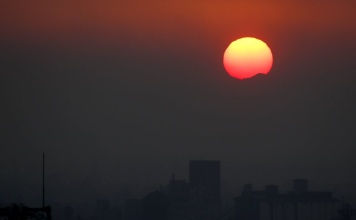 Alerta Roja en Santiago de Chile Ante Impacto de Incendios Forestales en la Calidad del Aire