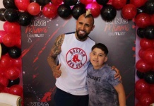 Arturo Vidal llega a patio outlet peñuelas a inaugurar nueva tienda “King miami outlet”