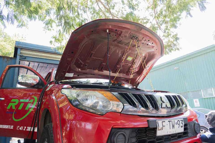 Proyecto inédito en Chile convierte camioneta para que funcione con diésel e hidrógeno