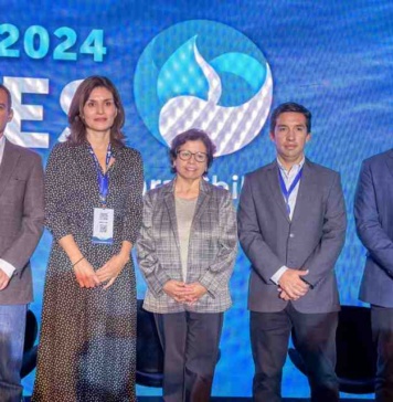 Autoridades y líderes de empresas mineras abordaron los avances y desafíos de la desalación y el reúso de fuentes hídricas en la industria Autoridades y líderes de empresas mineras abordaron los avances y desafíos de la desalación y el reúso de fuentes hídricas en la industria