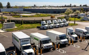 Hitachi Energy y Penske lanzan programa piloto de carga de camiones eléctricos a gran escala