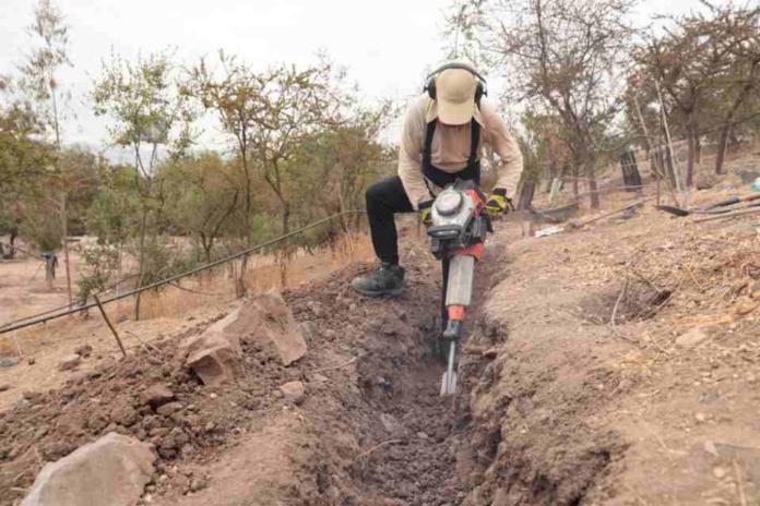 En marcha proyecto para generar paisaje de retención de agua en el cerro Chena de San Bernardo