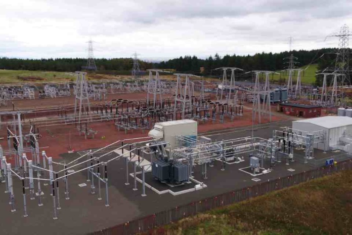 Hitachi Energy y SP Energy Networks impulsarán el flujo de energía renovable