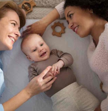 Método ROPA: La alternativa que permite que una pareja de mujeres puedan compartir la maternidad 