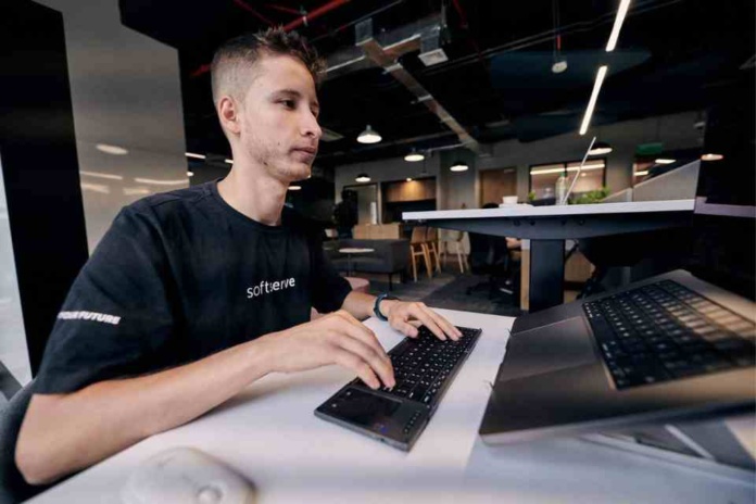 SoftServe lanza estrategia de Inteligencia Artificial Generativa para potenciar la productividad en sus colaboradores