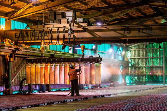 El cobre que sale de las minas del norte de Chile hace posible tu vida digital desde el celular