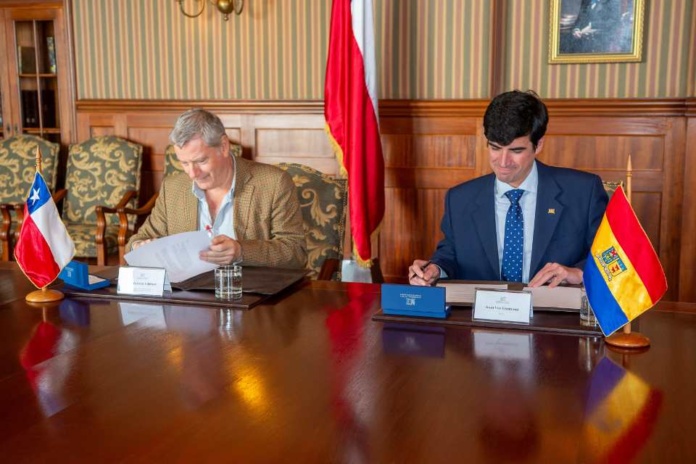 Enap y Universidad Técnica Federico Santa María firman convenio para impulsar la empleabilidad femenina en la industria energética