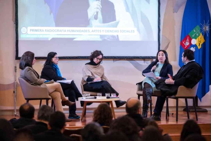 Ministerio de Ciencia presenta el primer estudio que sistematiza evidencia sobre Humanidades, Artes y Ciencias Sociales en Chile 