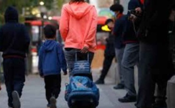 ¿Cuáles son los derechos laborales de padres y madres durante las vacaciones de invierno?