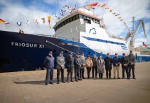 Autoridades y trabajadores exigen certeza jurídica para la pesca en Aysén en inauguración de nuevo barco de Friosur 