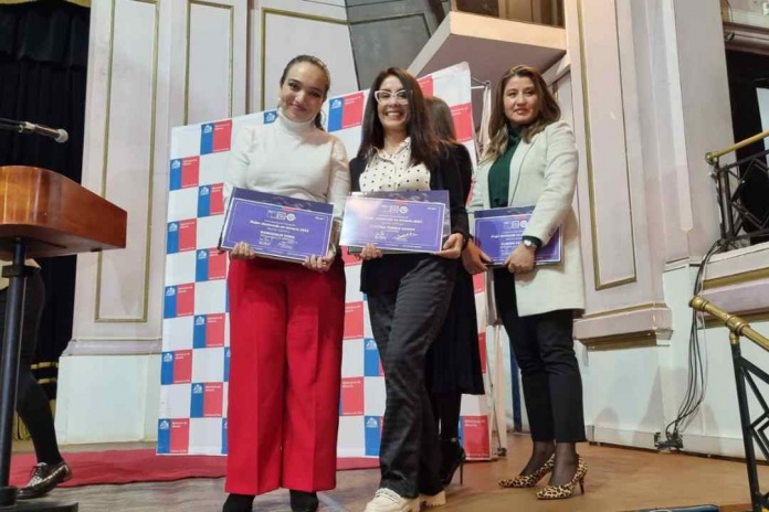 Dra. Cynthia Torres Godoy y Dominique Viera son reconocidas en premiación “Karen Poniachik Mujer Destacada en Minería 2024” Dra. Cynthia Torres Godoy y Dominique Viera son reconocidas en premiación “Karen Poniachik: Mujer Destacada en Minería 2024”