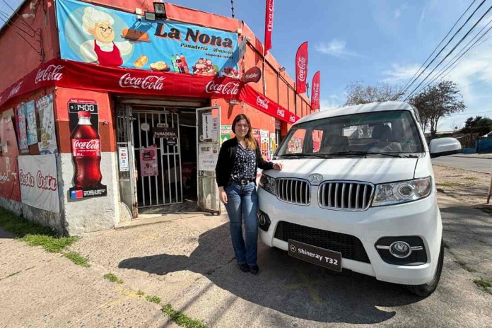 Emprendedora de Cerro Navia gana mini truck 0 km marca Shineray en concurso que contó con 