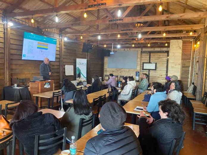 Emprendedoras de Chiloé reciben capacitación gratuita en digitalización y modelos de negocio en el turismo rural