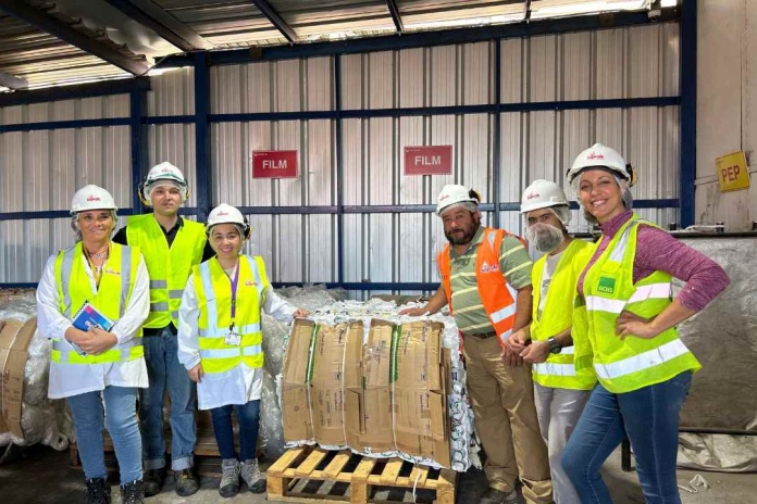 Más de 300 estudiantes y docentes de San Antonio se capacitaron en reciclaje de plásticos