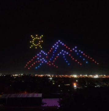 Tikitikiti: La Pintana parte las celebraciones con el primer show de drones que se realiza en Fiestas Patrias en nuestro país