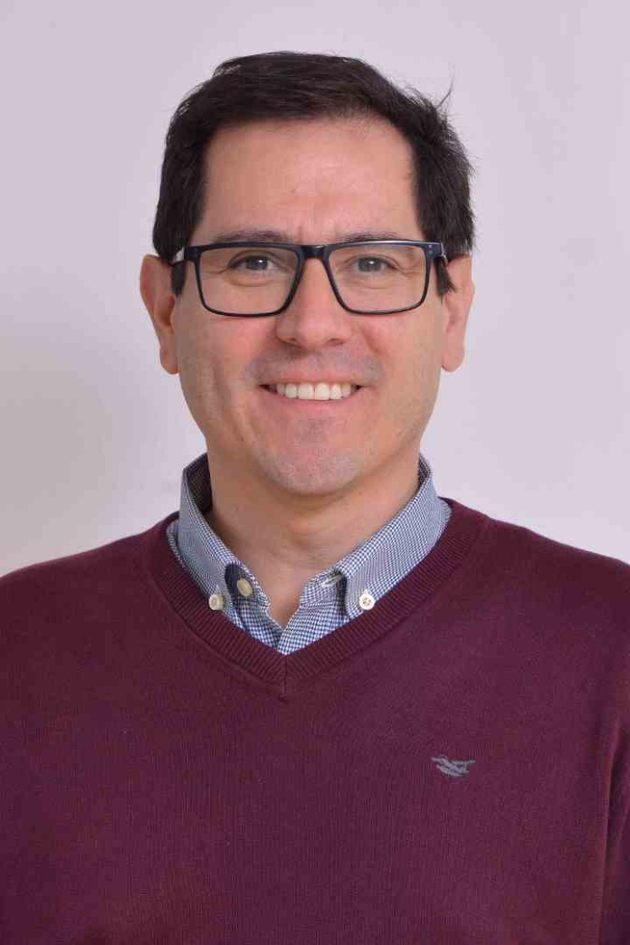 Académico de la Facultad de Ingeniería y Ciencias UAI desarrolla algoritmo para interpretar emociones mediante arte generativo