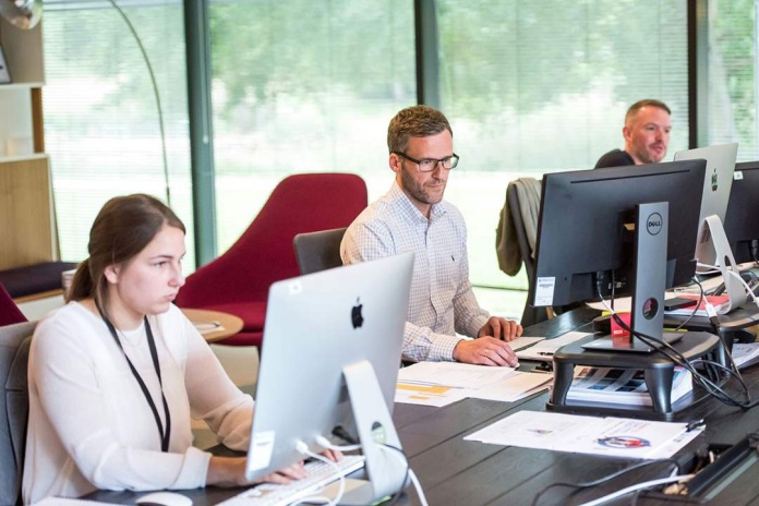 Encuesta muestra potencial del trabajo presencial a la hora de conseguir un ascenso