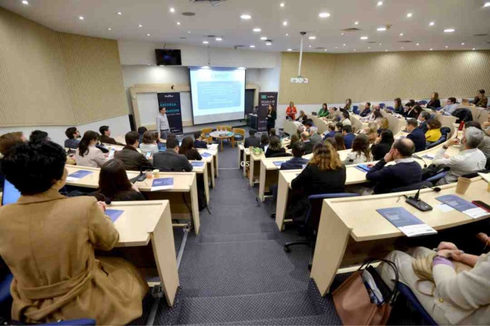 Estudio realizado por la Escuela de Negocios y AmCham Chile identificó las claves para avanzar hacia estrategias integradas de sostenibilidad empresarial
