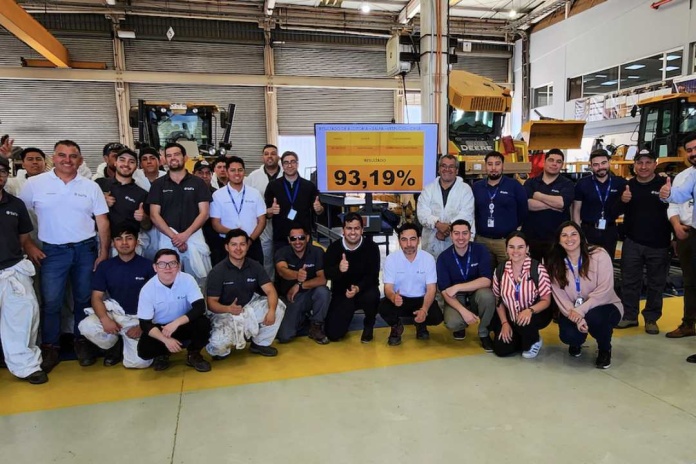 Maquinaria exclusivo programa de John Deere acredita dos talleres de Salfa en Chile