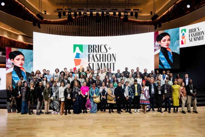 Más de 50 países unen fuerzas para anunciar la Federación Internacional de Moda BRICS. 