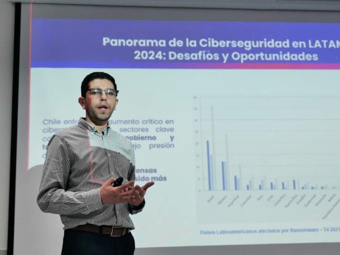 Mes de la ciberseguridad: Experto de IFX imparte charla en Instituto Profesional San Sebastián