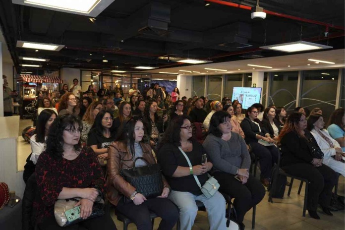 Microempresarios chilenos aprender cómo adoptar la IA en el II Congreso de Emprendimiento
