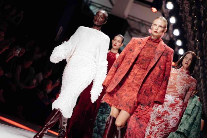 Moscow Fashion Week arranca con una muestra mundial de diseño.