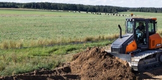 Nuevo Dozer Develon DD130 Potencia y precisión en movimiento