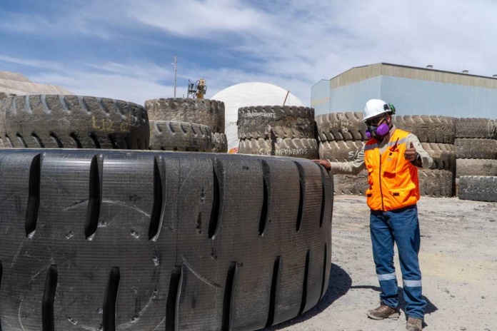 Ropa de trabajo de Minera Zaldívar se transforma en frazadas para el campamento