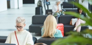 Alertan a viajeros en aeropuertos ¿Cómo los ciberdelincuentes usan redes falsas de WiFi en vuelos para robar información