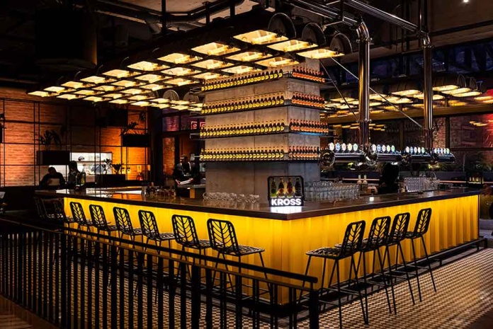 Con una inversión estimada en $650 millones: Cervecería Kross inaugura local Krossbar en Barrio Italia con su nueva imagen