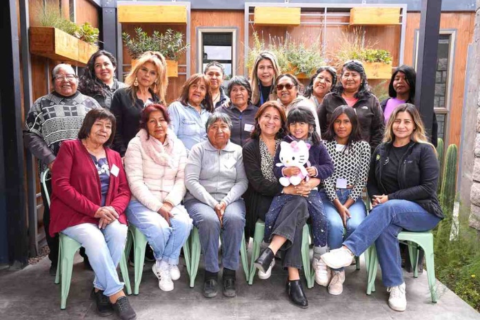 En tiempos de grandes desafíos en el liderazgo, mujeres de Toconao reciben certificación como lideresas positivas En tiempos de grandes desafíos en el liderazgo, mujeres de Toconao reciben certificación como lideresas positivas