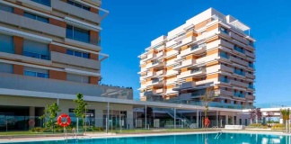 Las reglas de oro para evitar conflictos en la piscina del condominio este verano