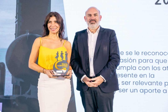 Alejandra Mustakis es elegida como líder del año del ranking Marcas Ciudadanas 2024 de Cadem