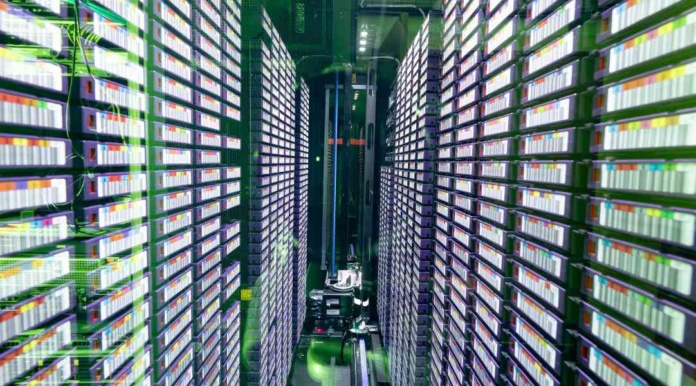 Académico de la USM analiza la instalación de data centers en Chile