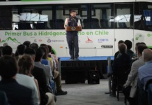 Alianza público-privada junto al presidente Gabriel Boric presentan el primer bus a hidrógeno hecho en Chile