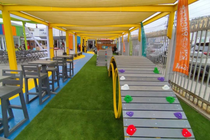 Construyen plaza en Renca con material reciclado “Vivamos Circular” supera las 20 toneladas de plástico recuperado y regenera espacio para los vecinos