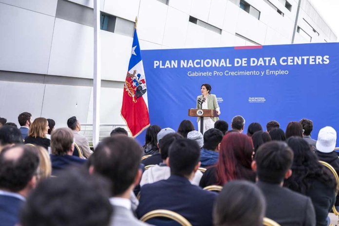 Con una inversión estimada de 4 mil millones de dólares y eje en sostenibilidad, ministra Aisén Etcheverry presenta Plan Nacional de Data Centers Con una inversión estimada de 4 mil millones de dólares y eje en sostenibilidad, ministra Aisén Etcheverry presenta Plan Nacional de Data Centers