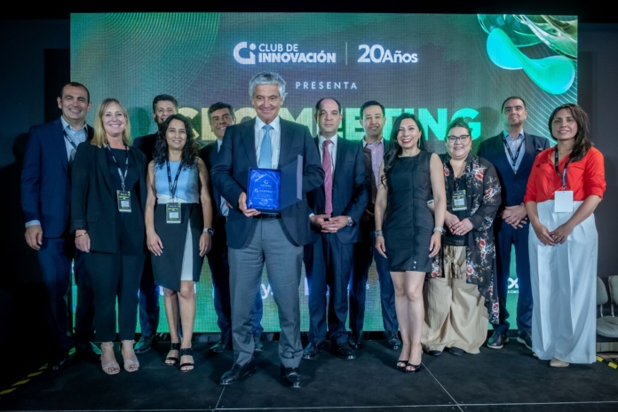 Coopeuch gana premio Innovación con impacto del año 2024 entregado por Club de Innovación