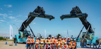 Puerto Angamos incorpora equipos portacontenedores con inédita tecnología