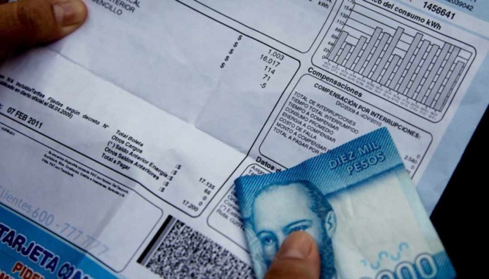 Alza en tarifas eléctricas impulsa debate sobre eficiencia y ahorro energético