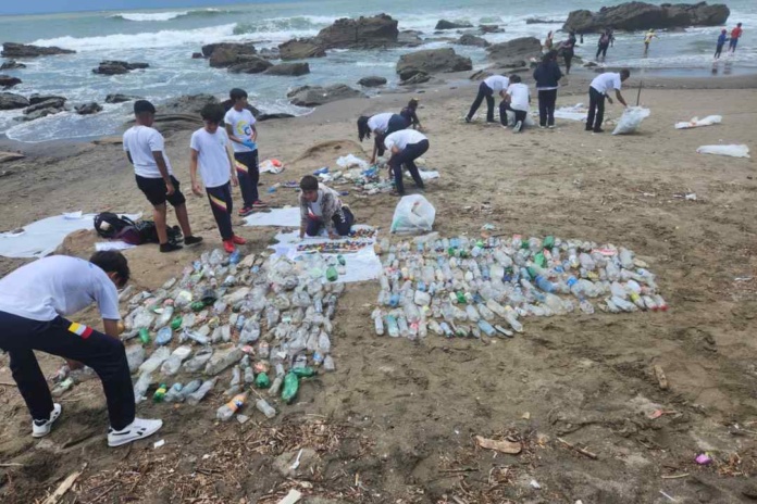 Estudio revela que el 59% de las botellas recolectadas en el mar tienen origen local