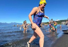 Nadadora chilena Camila Villanueva se convierte en la primera mujer en completar la Triple Corona de Aguas Abiertas de Chile