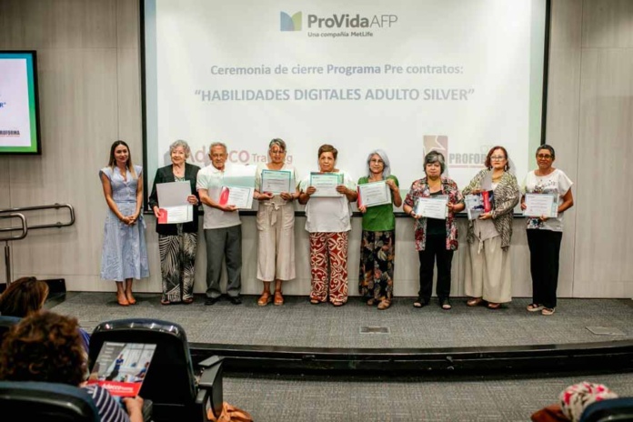 AFP ProVida impulsa la alfabetización digital capacitando a mayores de 50 años