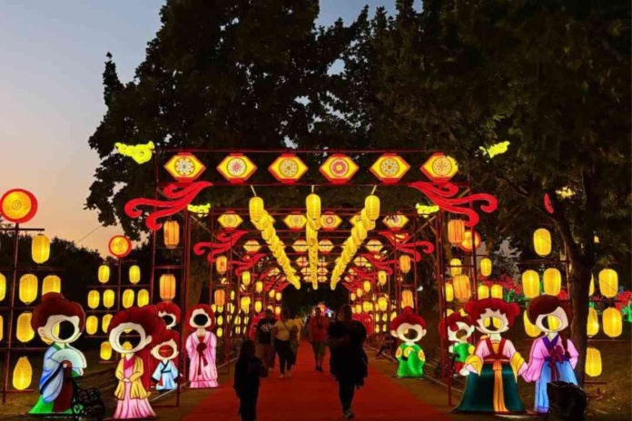 El festival que ilumina las noches de Santiago anuncia tres nuevos espectáculos de arte milenario chino El festival que ilumina las noches de Santiago anuncia tres nuevos espectáculos de arte milenario chino