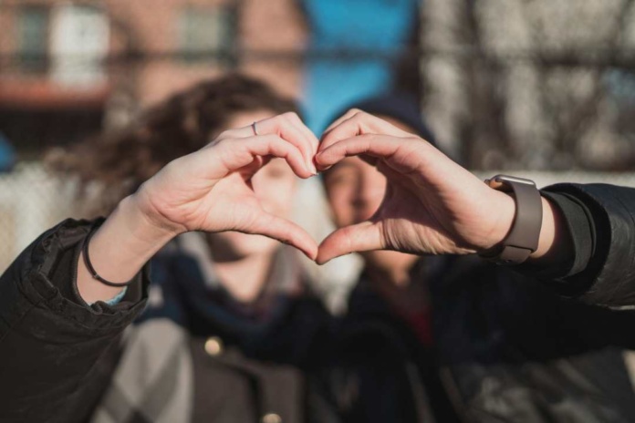 “Evita que te rompan el corazón y la cuenta bancaria” seis consejos para comprar seguro y sorprender en este San Valentín