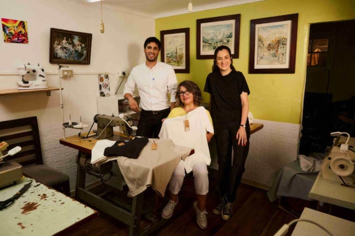 Trazabilidad en un clic Paris lanza colección de ropa con etiquetas digitales Trazabilidad en un clic Paris lanza colección de ropa con etiquetas digitales