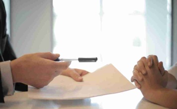 Desde devolución de dinero hasta modificar en cualquier momento: Estos son los derechos a considerar al contratar un seguro