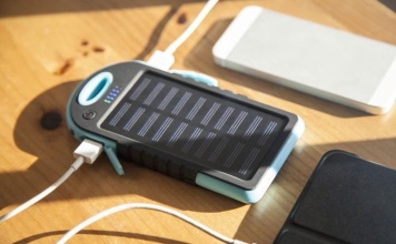 Lleva energía renovable a cualquier lugar con una batería solar portátil Lleva energía renovable a cualquier lugar con una batería solar portátil